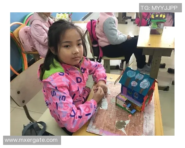 靳浩然足球之路：从青涩少年到赛场明星的成长故事